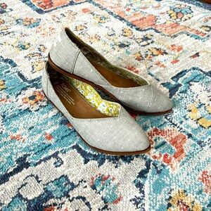 Toms Jutti Flats. Size 7.